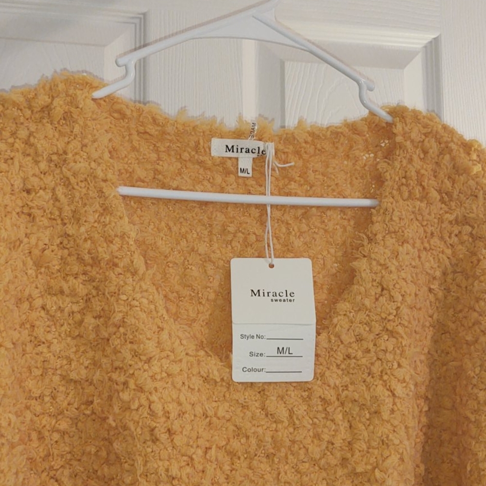 *SOLD* BNWT Sweater M/L - Picture 3 of 3